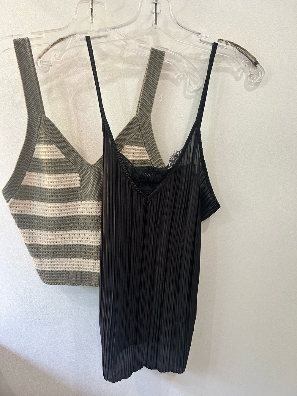 Women’s Top Lot • Large - Picture 6 of 7